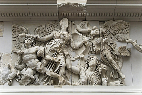 Athena battling alkyoneos